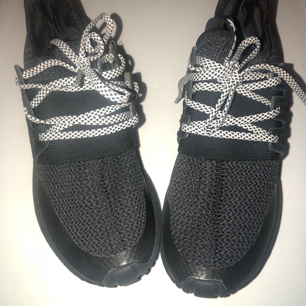 Adidas tubular radial Shoes. Women’s 6-6.5 🖤🖤🖤
